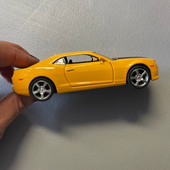 Hot Wheels 1953 Cadillac 1957 Chevrolet Belair 1957 Chevrolet Corvette & Camaro - Picture 3 of 7